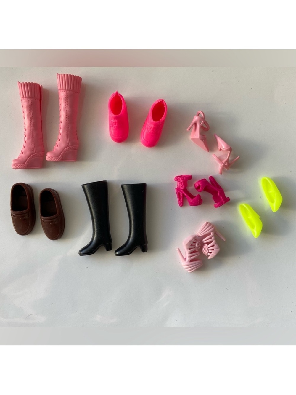 Lot of Barbie / Ken / Skipper doll toy shoes